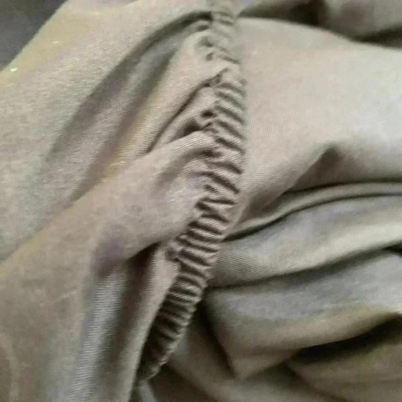 Mainstays black twin sheet, 100% cotton, summerweight - Picture 3 of 3